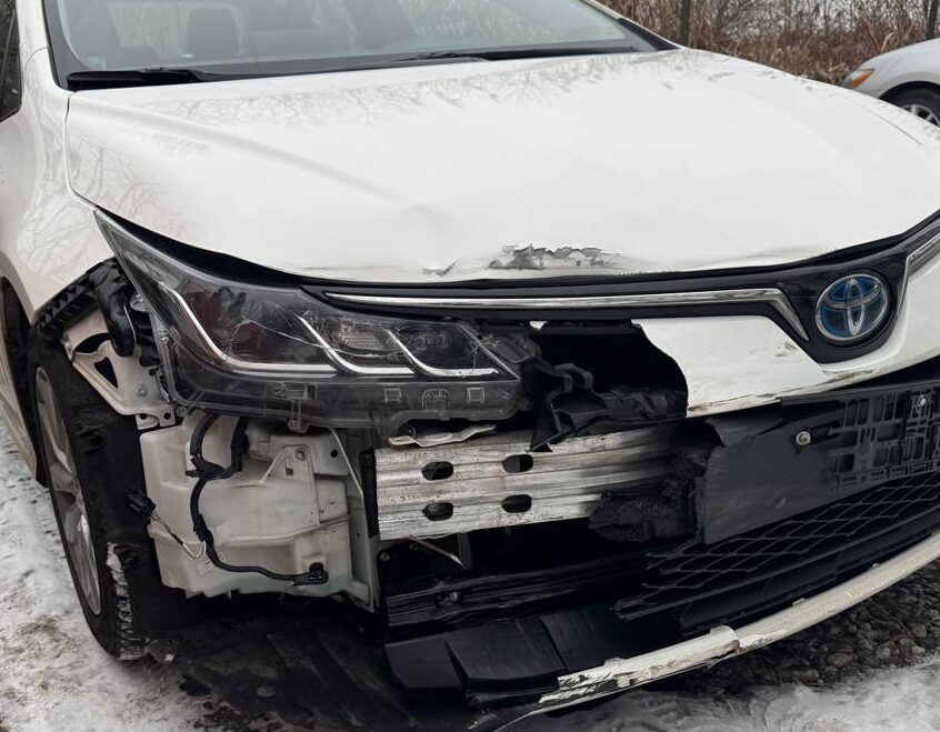 Rozbita Corolla przód